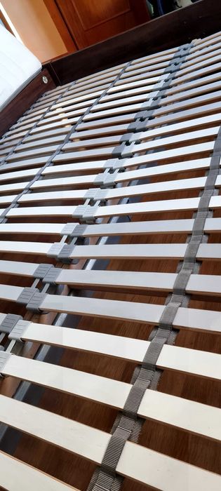 Cama madeira ikea com colchão e 2 criados mudos