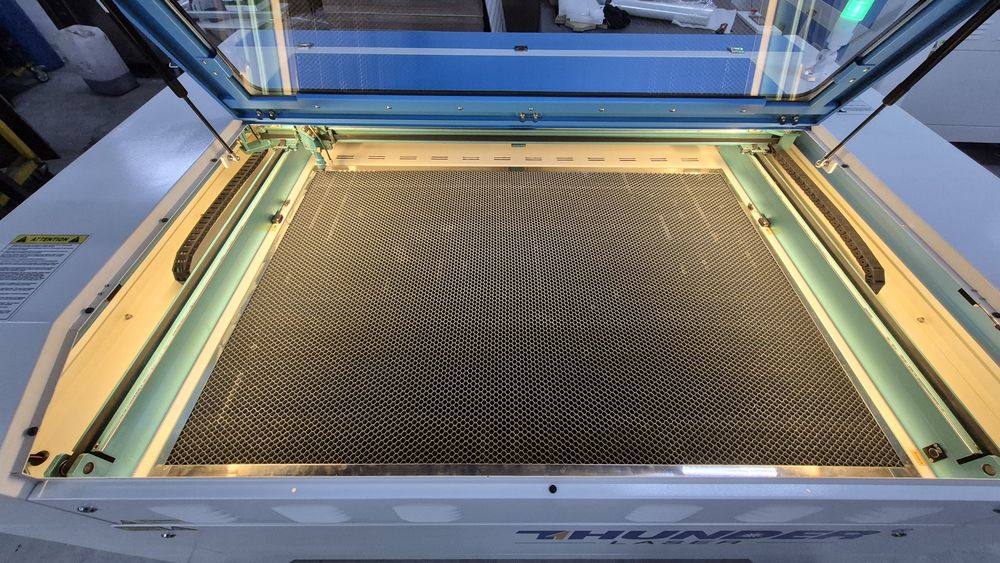 Máquina de corte e gravação laser ThunderLaser Nova51 1300x900mm