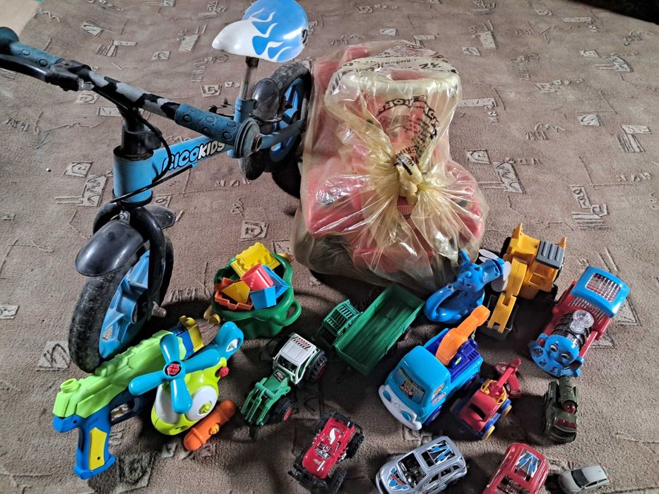 Samochód Autko bobbycar +rowerek biegus+zabawki do piasku w gratisie