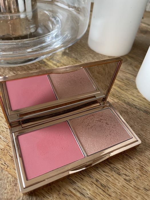 Sprzedam paletkę róż z rozswietlaczem