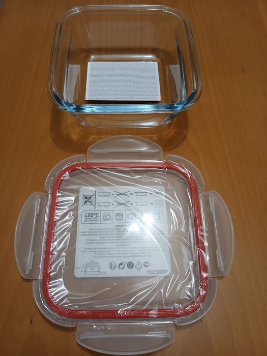 Pyrex Container with Lid457281405715097602