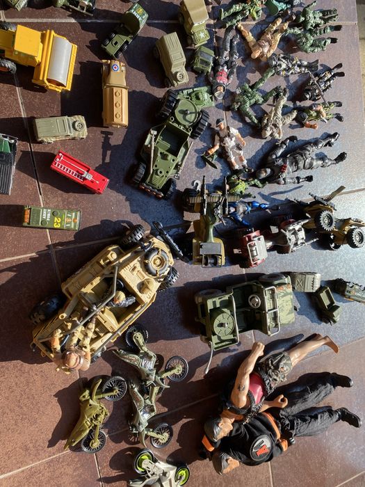 Коллекция солдатиков и техники Hasbro,Lanard,Days Cone,Corgi,Campmei