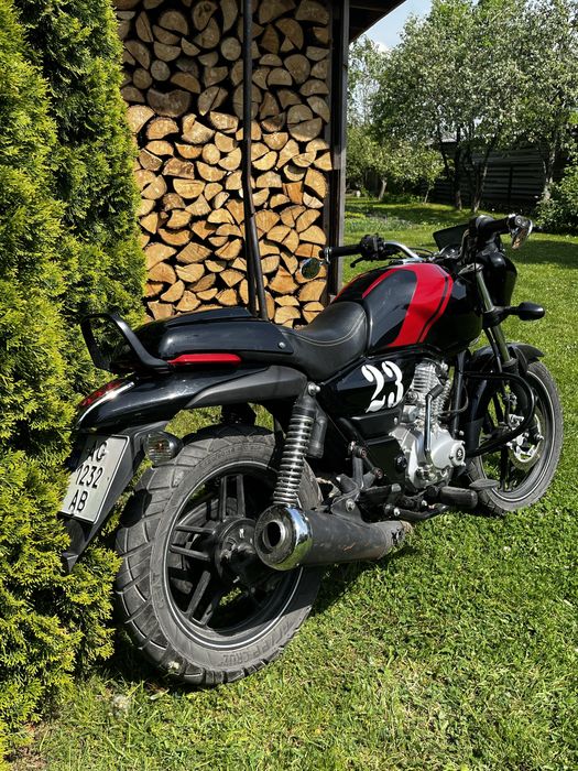 Мотоцикол bajaj v15