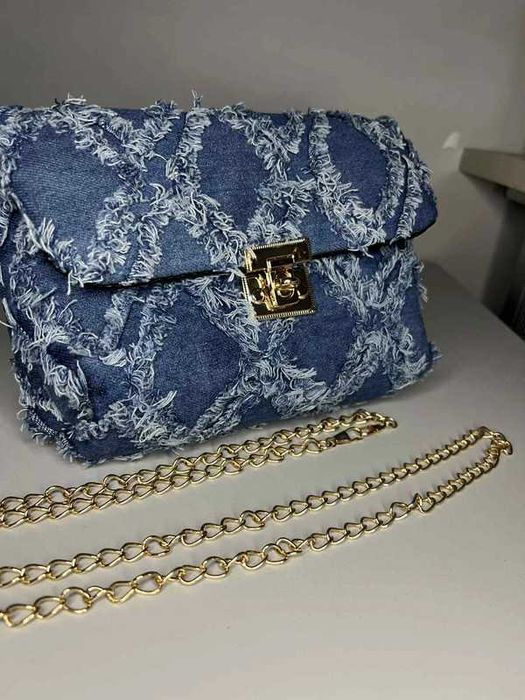 Torebka niebieska na łańcuszku elegancka boho