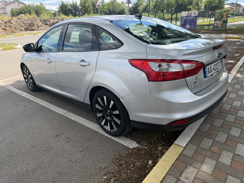 Продам авто Ford Focus 3 бензин 2.0