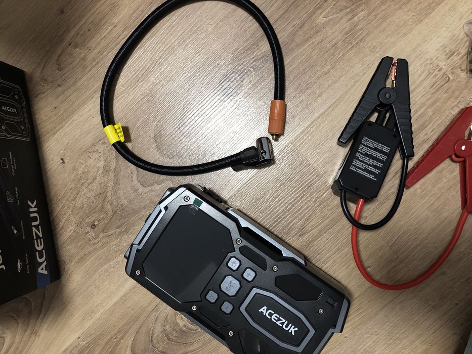 Jumpstarter powerbank rozrusznik  latarka kompresor