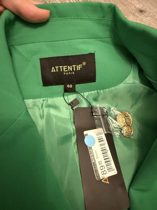 Elegancki zielony żakiet Attentif Paris Nowy