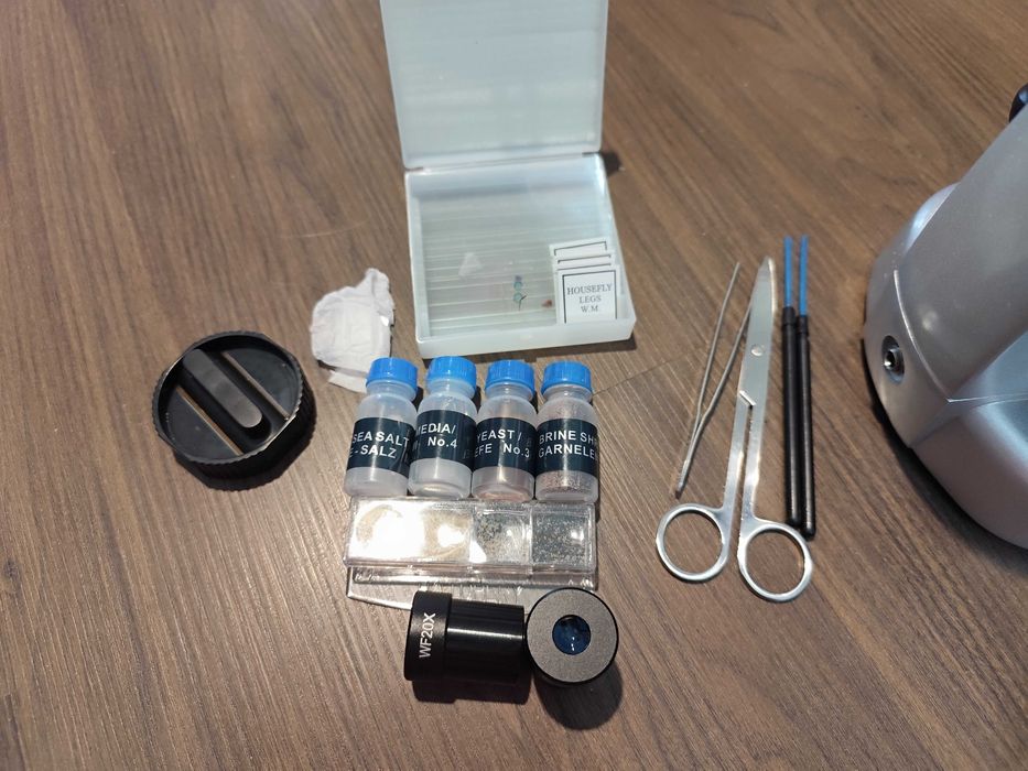 VENDO Microscópio Biológico OMEGON – Com Acessórios e Amostras