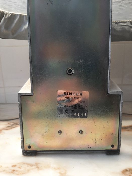 Tábua de engomar, ferro singer