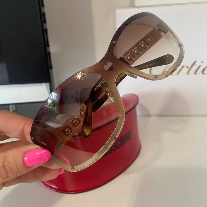 Moschino klasyczne urocze dziewczęce złote perełki nowoczesne rarytas