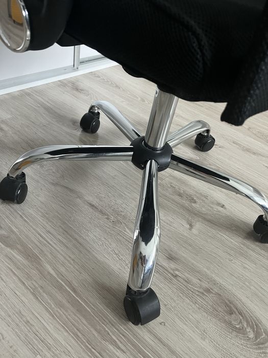 Krzesło biurowe obrotowe BILLUM czarny JYSK