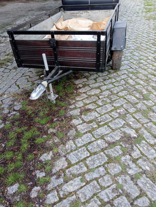 Reboque  Atrelado 1,10 cm largura comprimento 1,85 cm 0,35cm altura