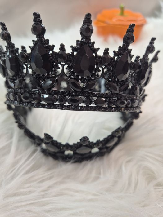 Чорна корона на торт)
