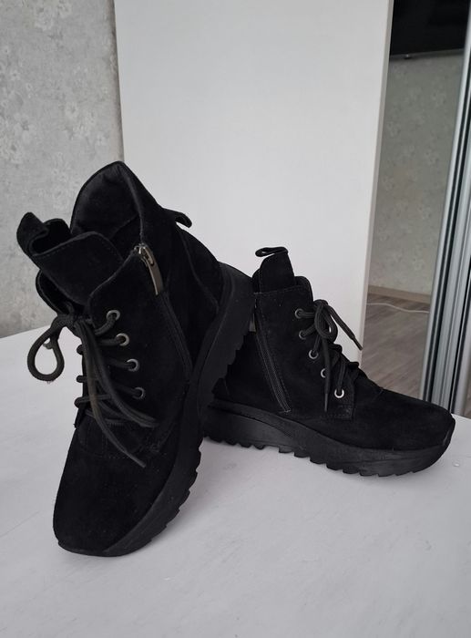 Замшеві черевики