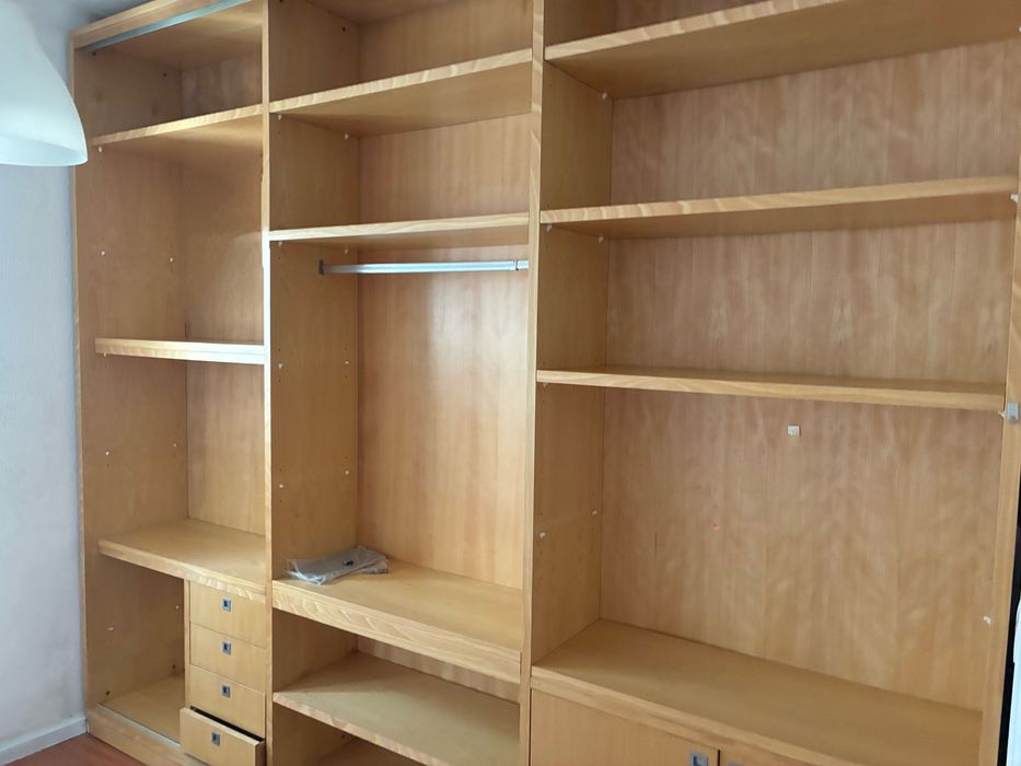 Móvel Grande de Quarto (Madeira Maciça)