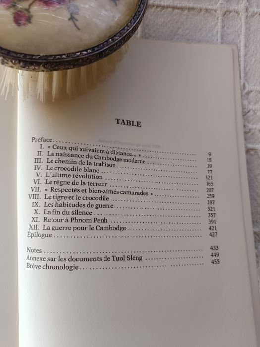 Livro"lês larmes du Cambodje.Elizabeth Becker 1988.