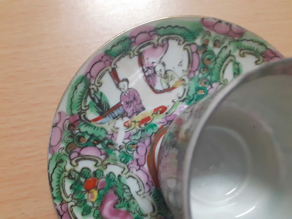 Chávena e pires antigos (loiça de Macau)