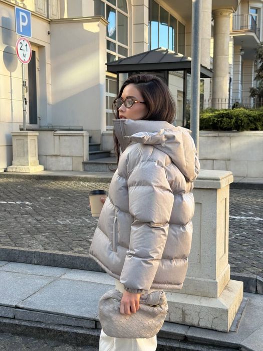 Крутий базовий міні пуховик з якісної жакардової тканини