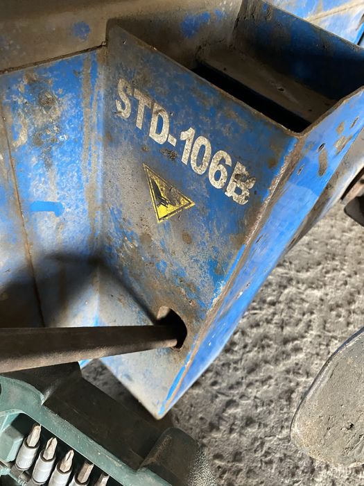 Шиномонтажний станок