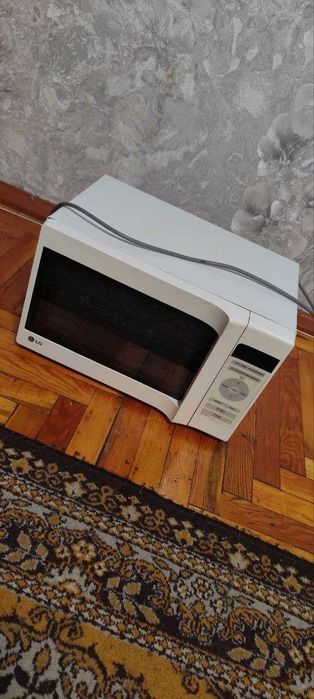 Мікрохвильова піч /  Микроволновка / Микроволновая печь
