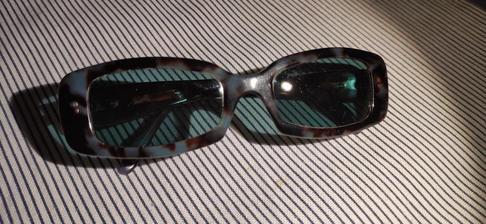 Oculos de sol italianos, Laura Giugiaro