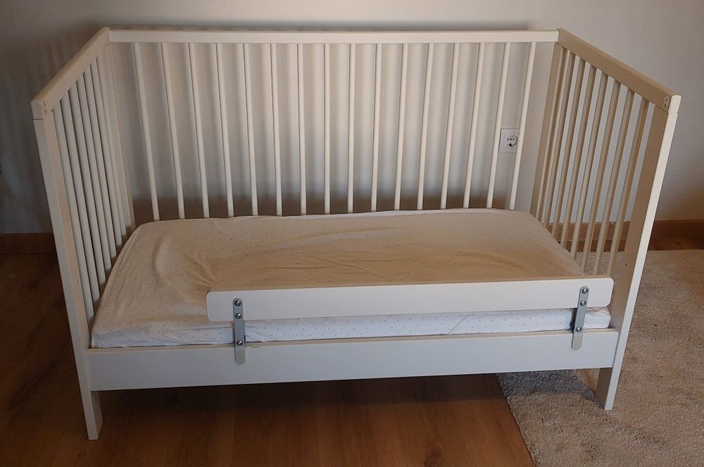 Cama de criança semi nova sem marcas