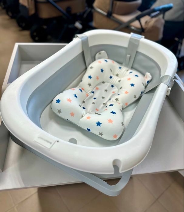 В продажі є окремо подушка на складну ванночку і звичайну