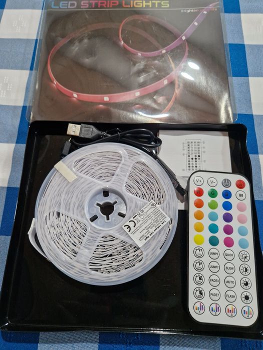 Fita LED,  RBG,  com 20 metros. Comando incluído.  Nova