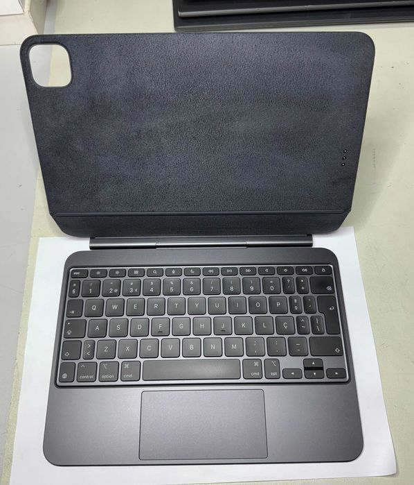 Apple Magic Keyboard iPad Pro 11 M4/M5 Preto PT - Como Novo
