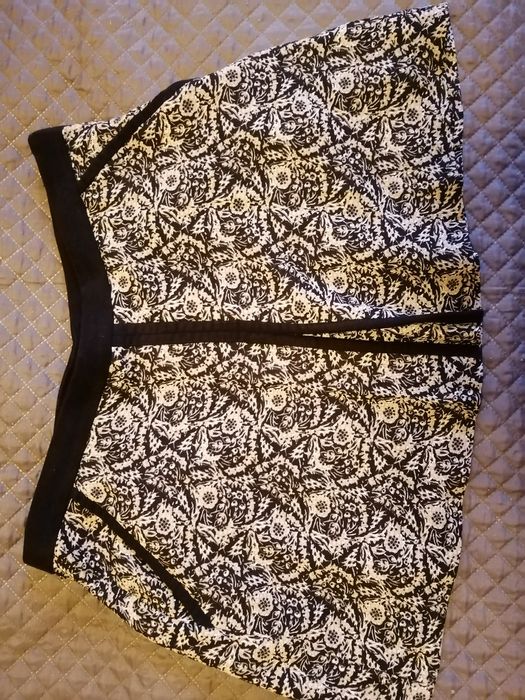 Mini Saia com padrão floral da ZARA