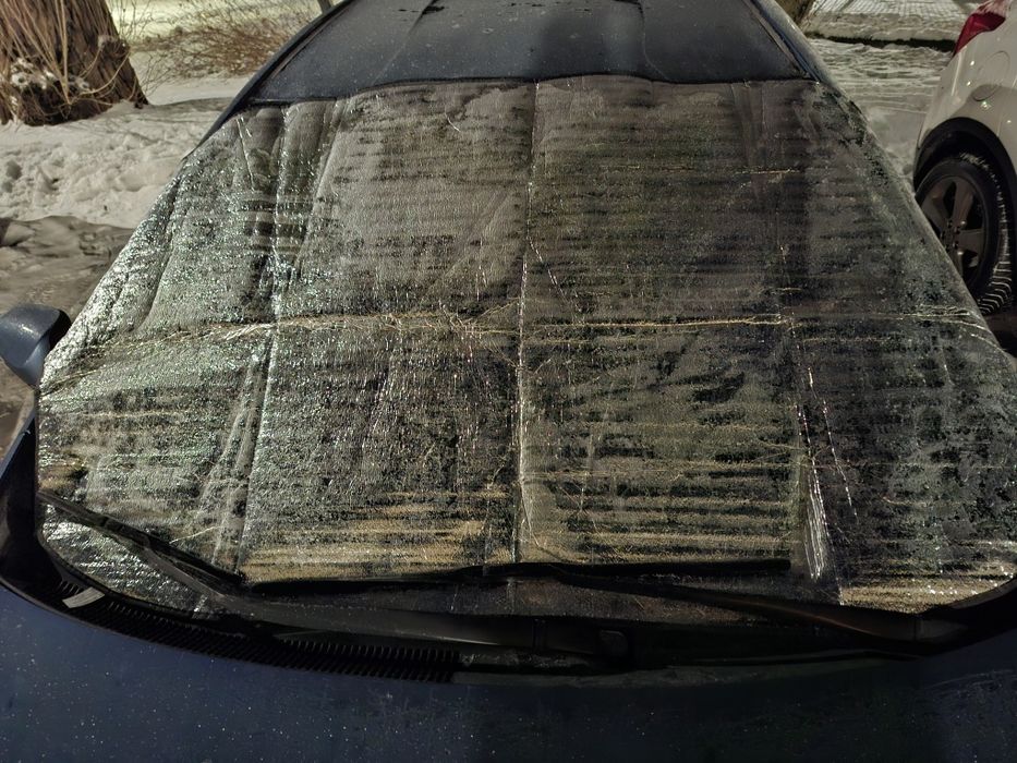 Mata na szybę do auta.