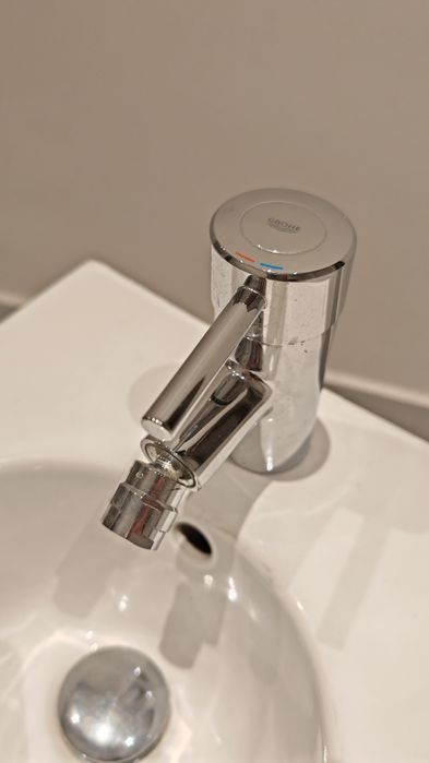 Bidé suspenso Valadares + Torneira Grohe