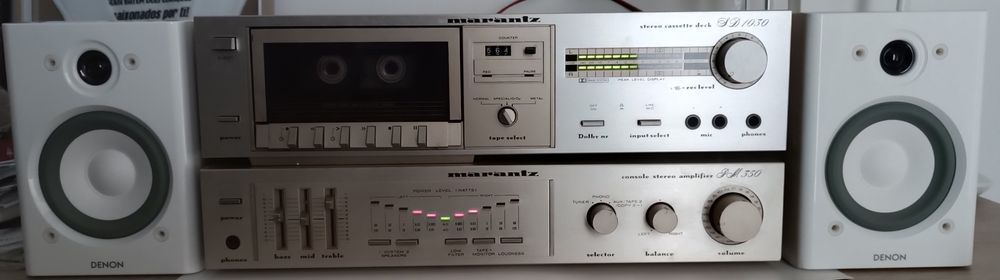 Amplificador, Colunas e Leitor de Cassetes.