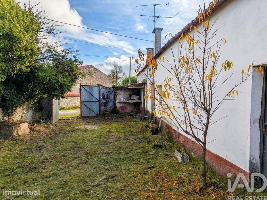 Casa / Villa T2 em Brogueira, Parceiros de Igreja e Alcorochel