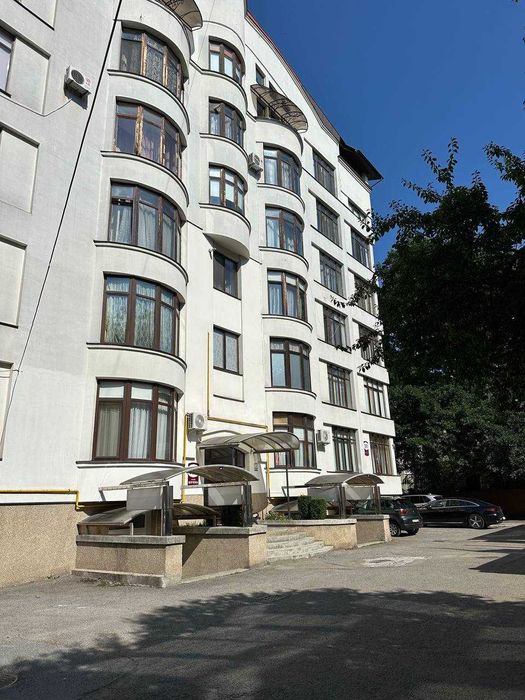 Квартира з ремонтом в обжитій новобудові яка межує з парком Шевченка