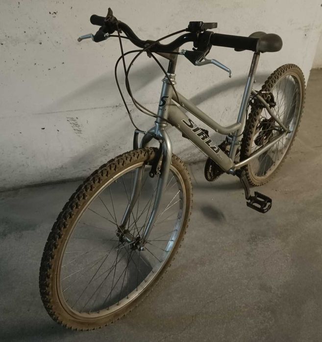 Bicicleta marca Sirla, de Sra estimada, pouco uso.