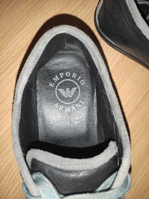 Кєди Emporio Armani
Бренд