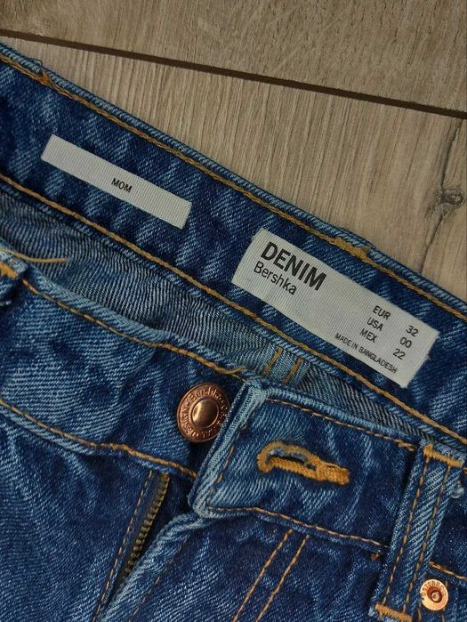 Джинси MOM Bershka
