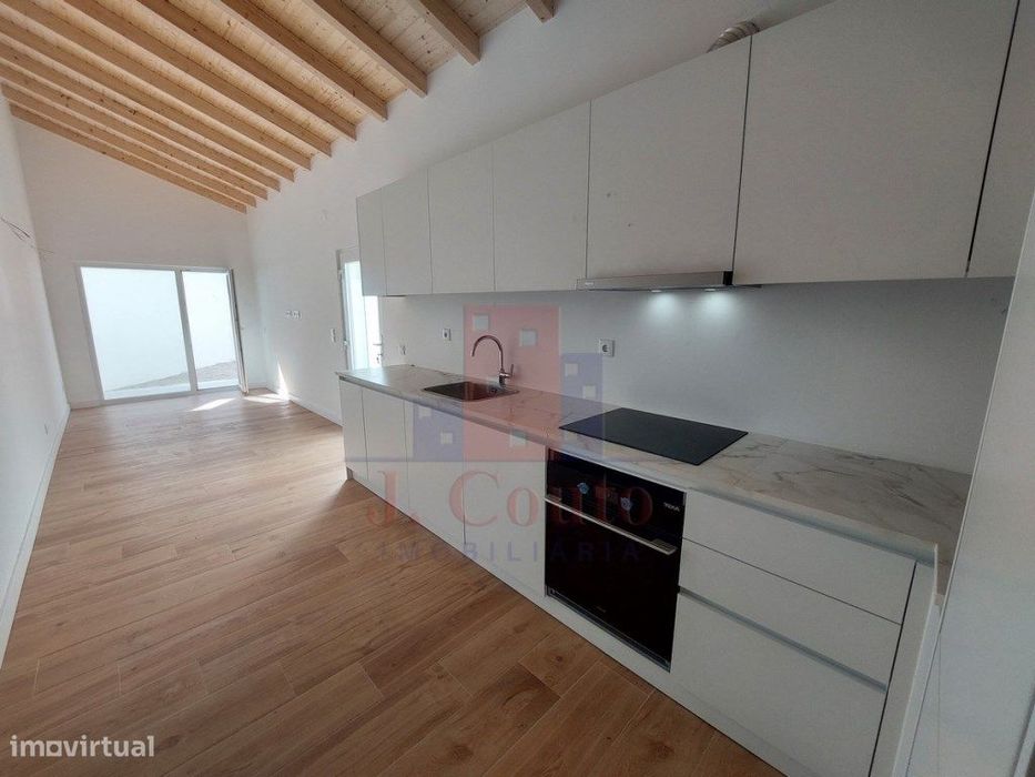 MORADIA T2 com quintal em Caldas da Rainha