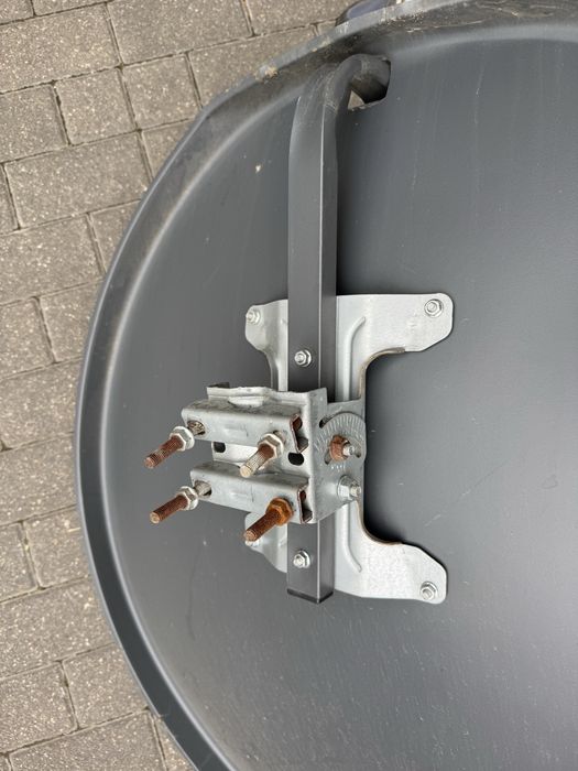 Antena satelitarna z konwenterem