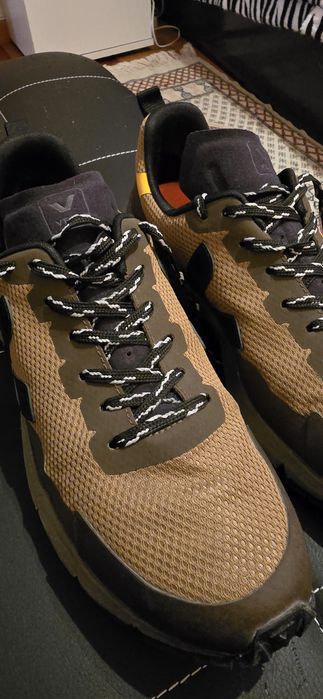 Ténis Veja DEKKAN alveomesh tent black ouro