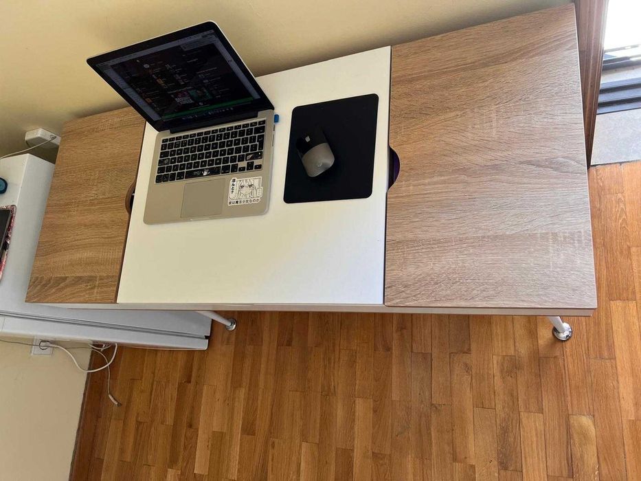 Mesa de escritório com 3 compartimentos/baú de arrumação