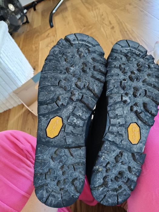 Szare grafitowe wytrzymałe wodoodporne trekkingi CMP 44