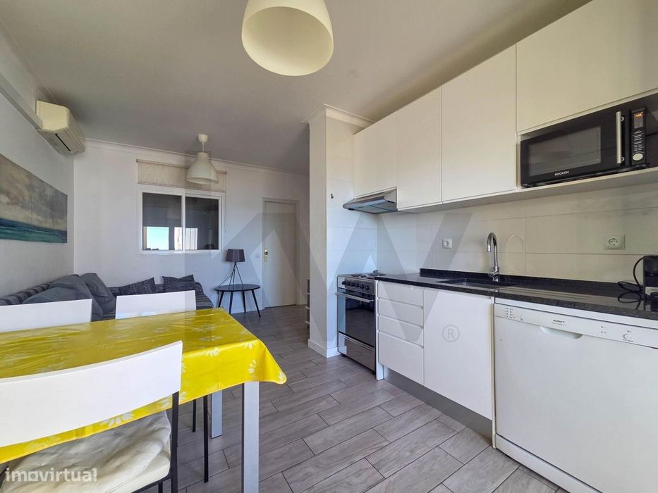 Apartamento T1+1 com vista para o mar, a 3 minutos a pé da Praia da Ro
