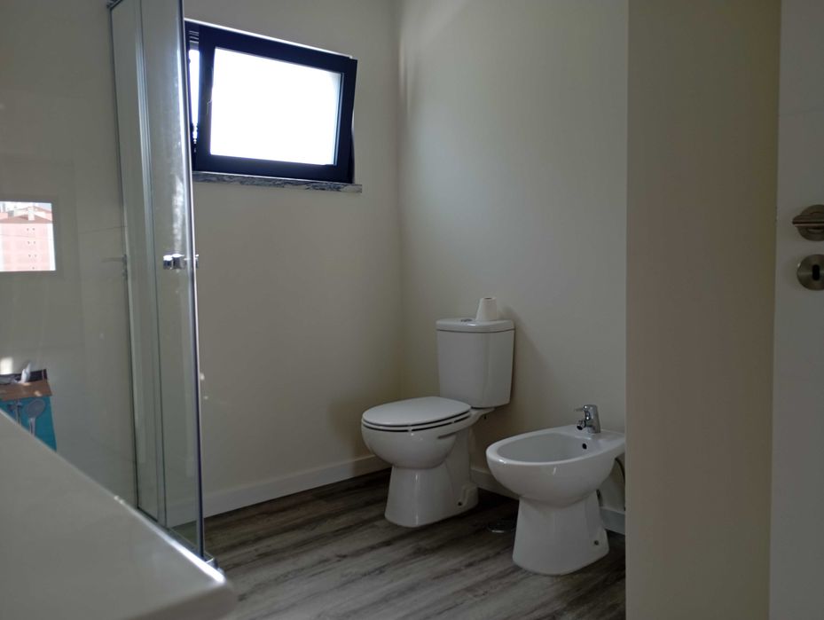 Apartamento T2  em moradia nova a estrear  - São Domingos Rana - 3 Min. A5 - Praias Várias