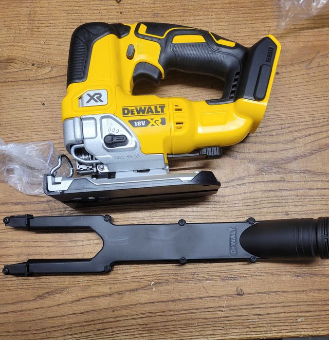 Wyrzynarka dewalt dcs334 18v