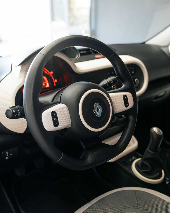 Renault - RENAULT TWINGO — photo 3