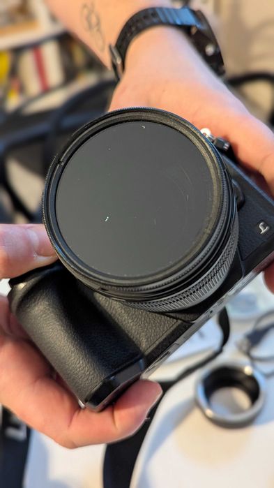 Bezlusterkowiec Panasonic Lumix DMC-G80, wraz z obiektywami i torbą.