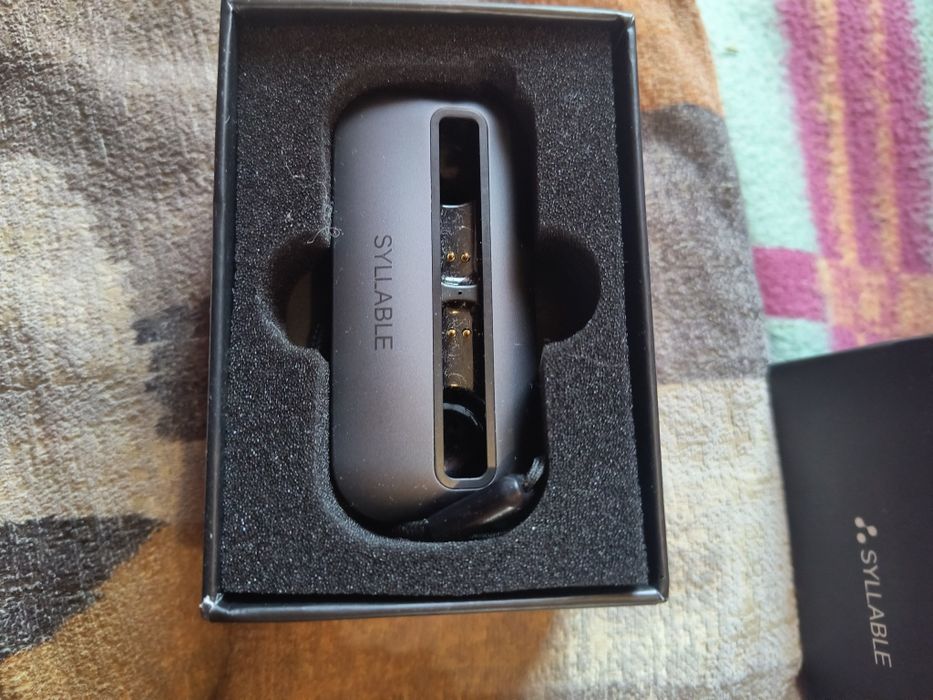 Продам кейс для наушників