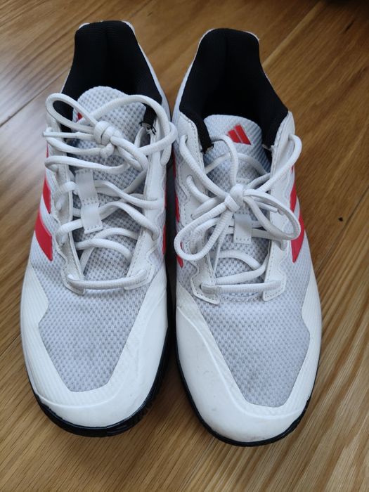 Tênis Adidas Gamecourt 2.0, tamanho 43 & 1/3, como novos pois deixaram de servir. Entrego em mão na zona do Parque das Nações  ou Benfica.